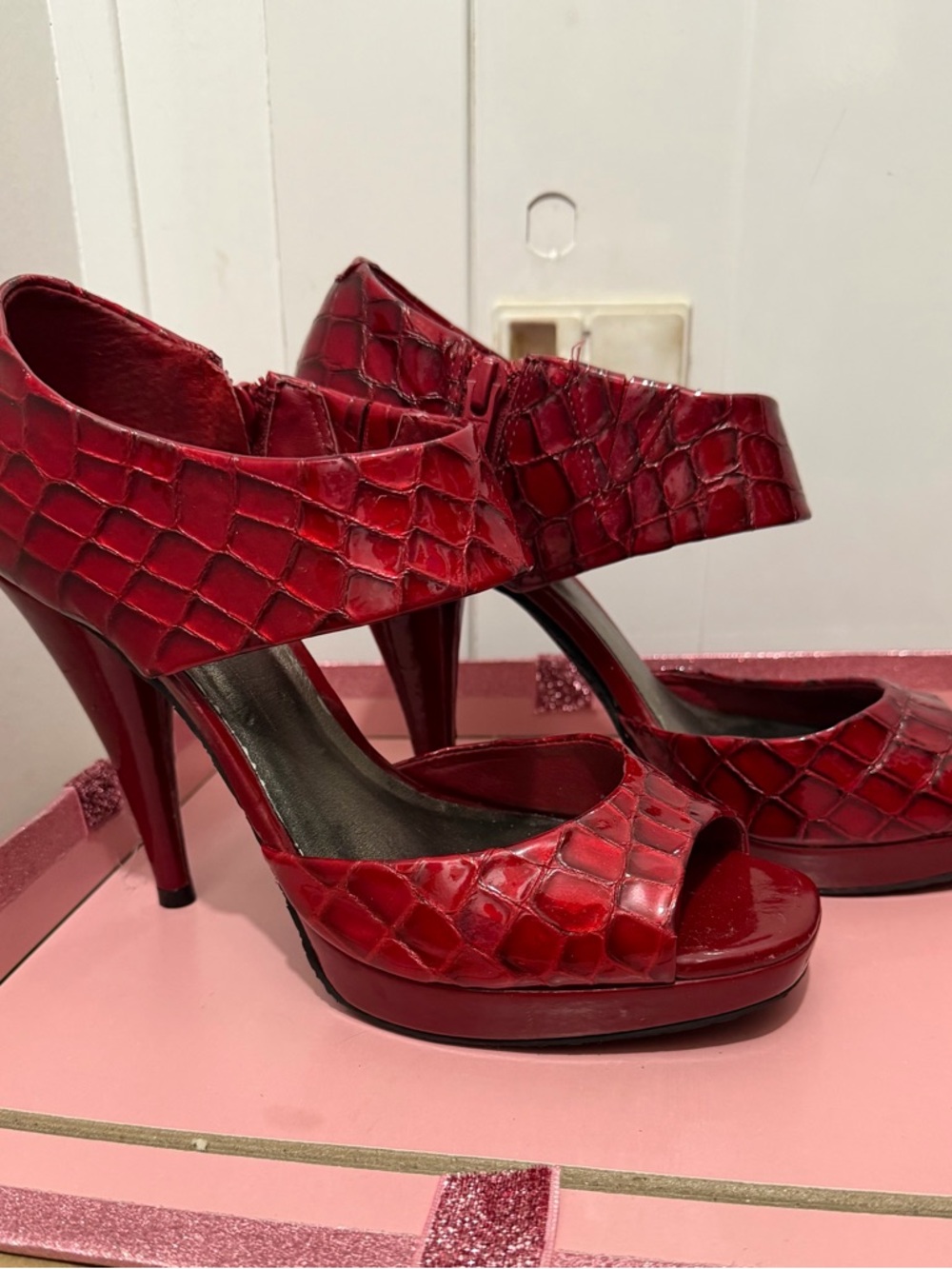 Gianni Bini Red Croc-Embossed Peep-Toe Platform Heels